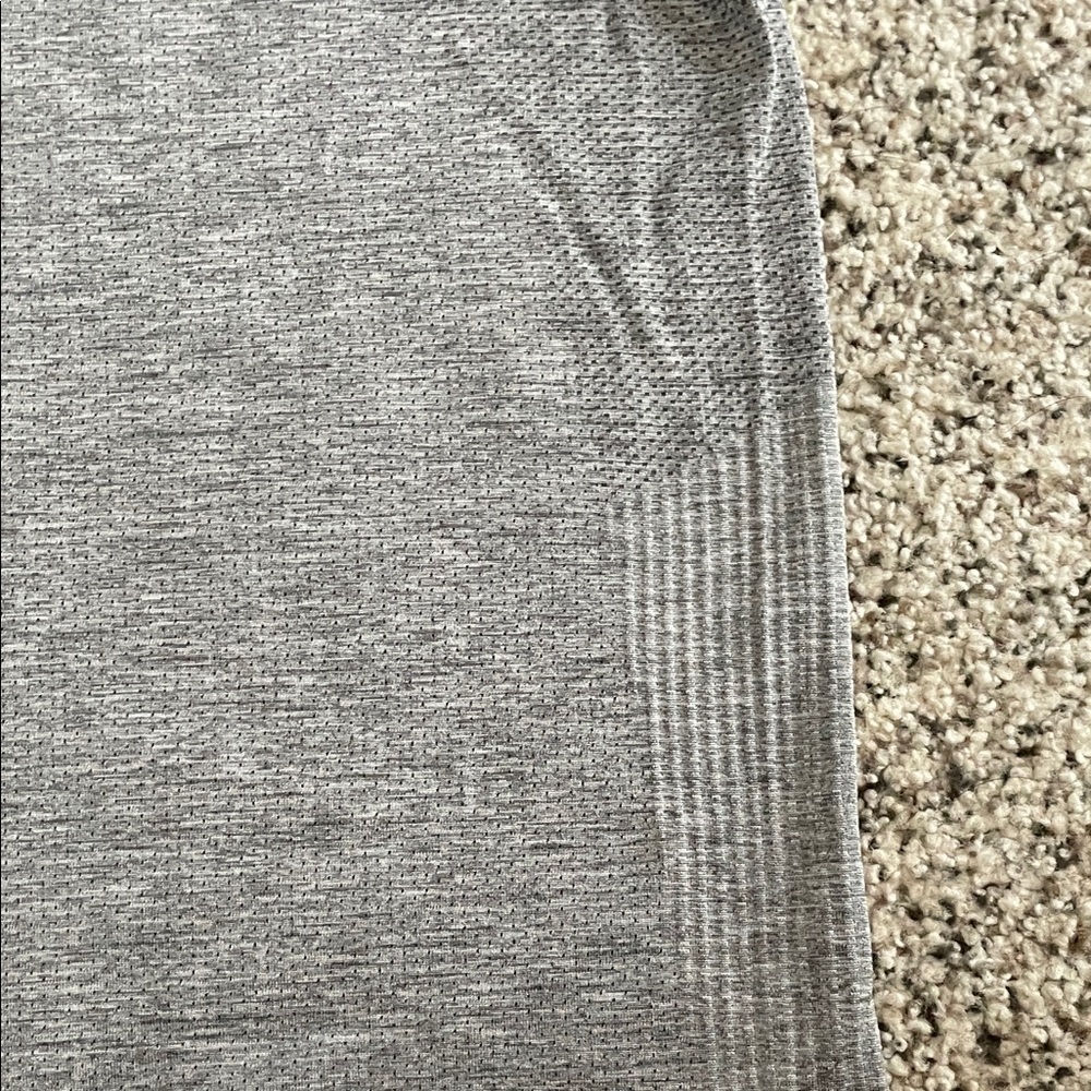 Lululemon gray vent collared shirt wicking material men’s size medium - Picture 2 of 6